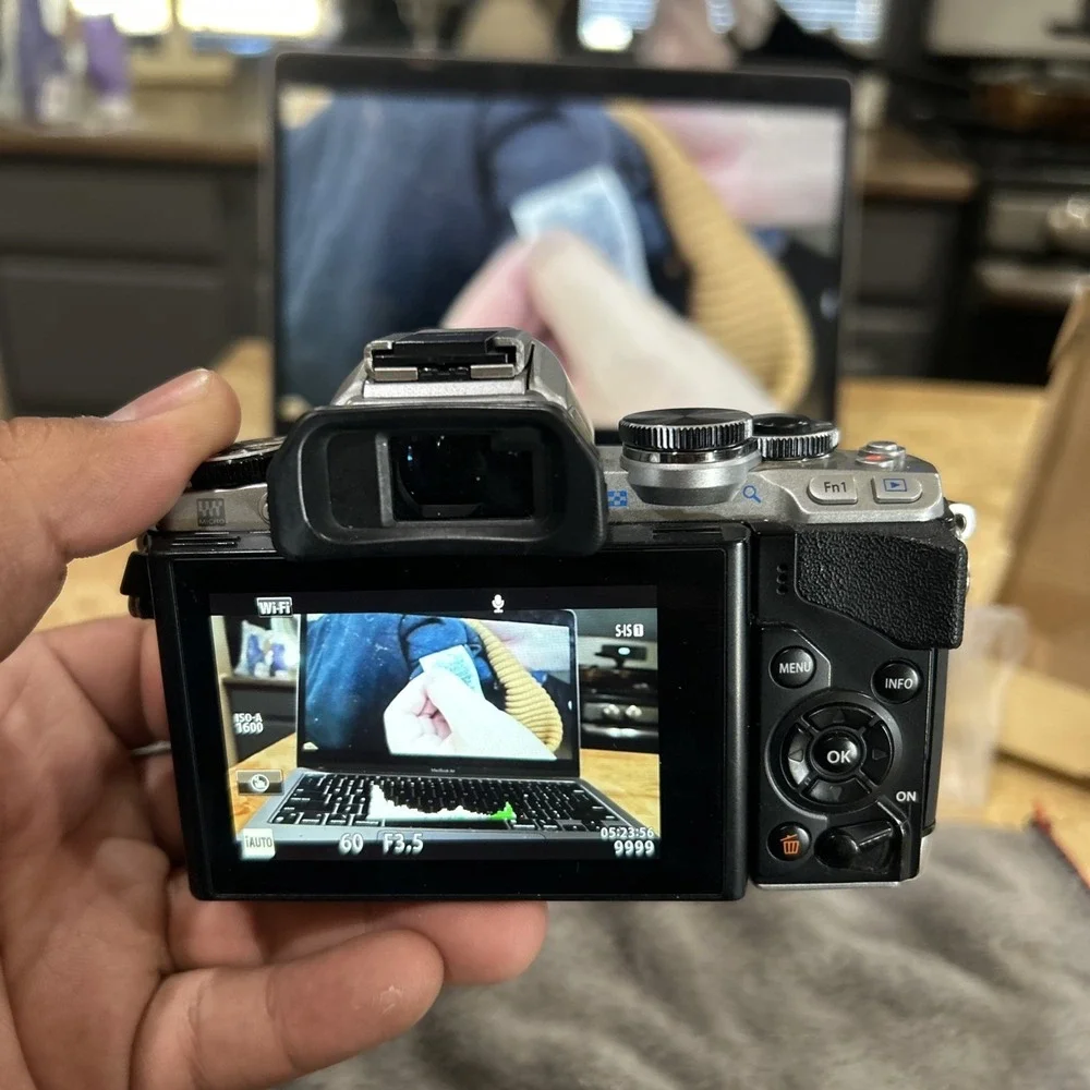 Olympus OM-D E-M10 Mark II 16.1MP Digital Camera silver 64gb Memory Batteries